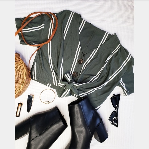 🚨END OF SUMMER SALE// Olive green crop top - Picture 7 of 8